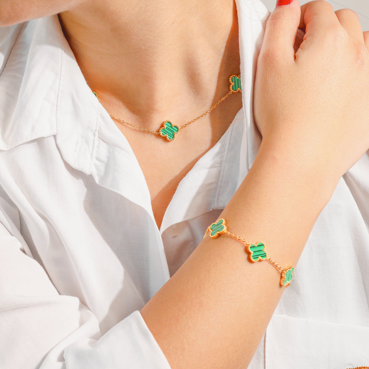 chic cleef necklace model (2)