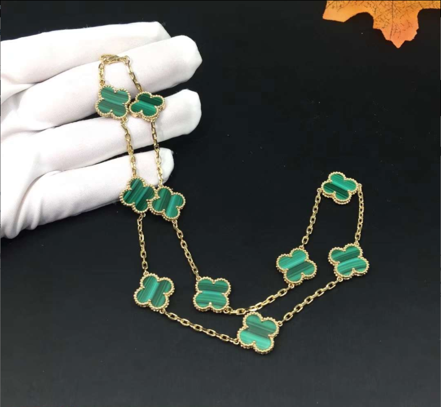 chic cleef necklace model (2)